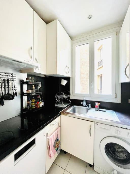 Beautiful Apartment With Balcony パリ エクステリア 写真
