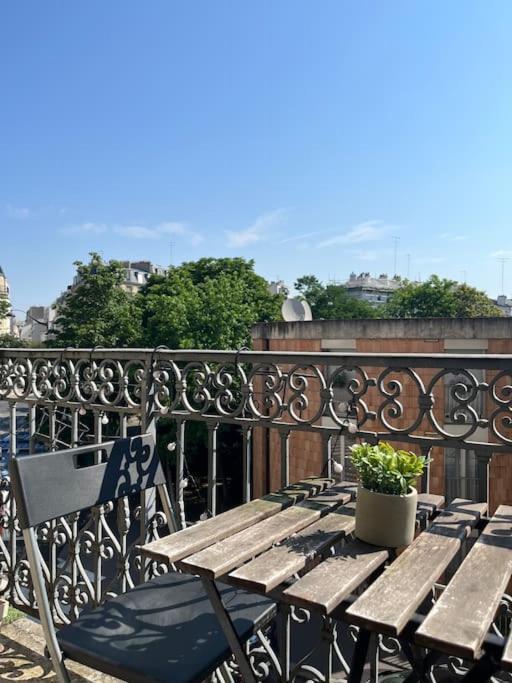 Beautiful Apartment With Balcony パリ エクステリア 写真